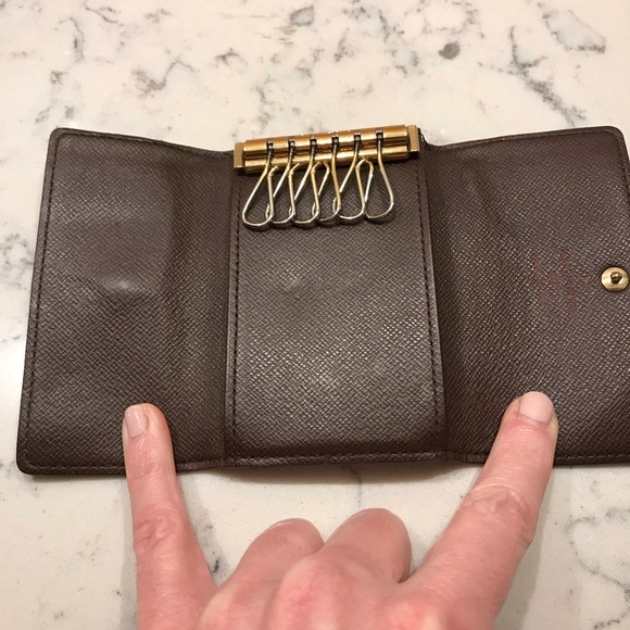 Louis Vuitton 6 key holder - Picture 7 of 8
